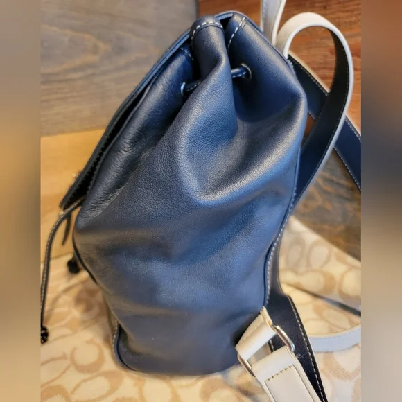Vintage Coach Y2K (2005) 2 Tone Navy/White Leather Backpack - Picture 8 of 13